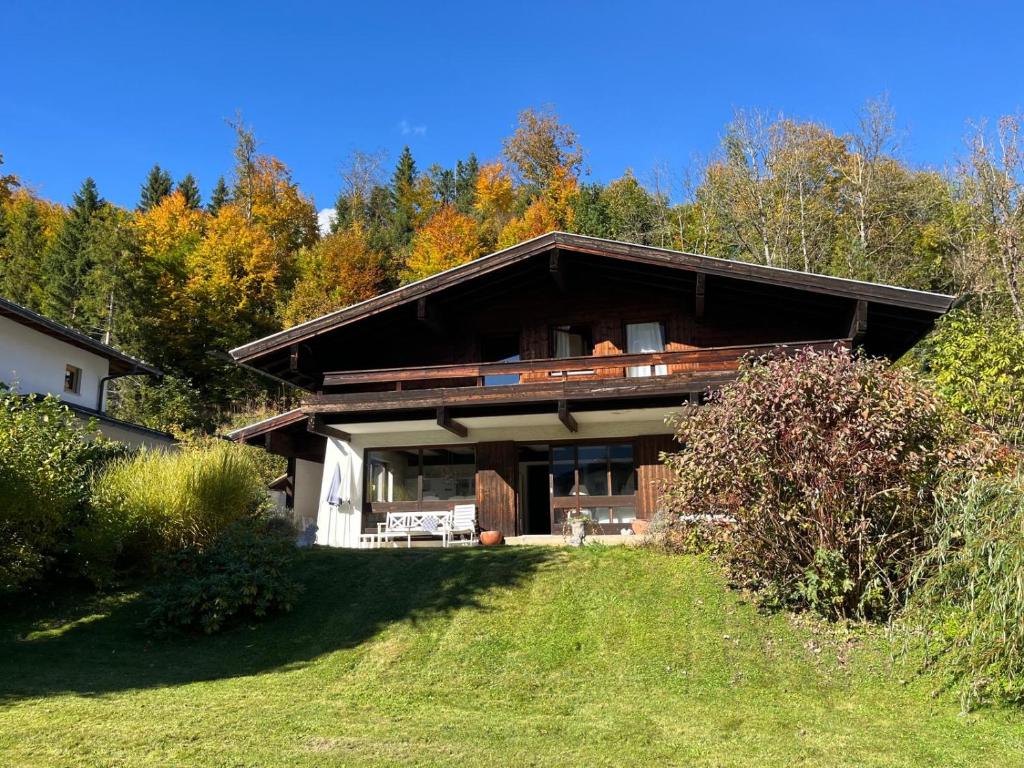 a house in the middle of a yard with trees at Dorfchalet in Goldegg