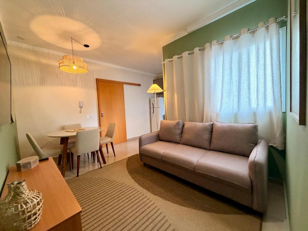 a living room with a couch and a table at Apartamento Unicco 25, next to USP in São Carlos