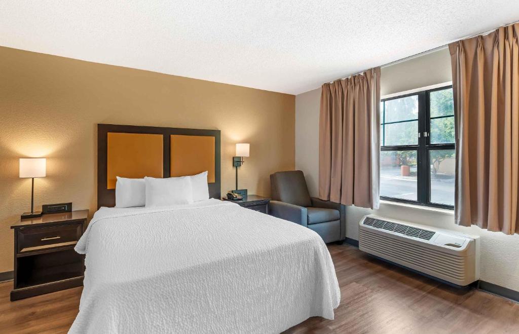 Extended Stay America Suites - Tampa - Airport - Spruce Street - Estudio Con Cama Grande - No Fumadores