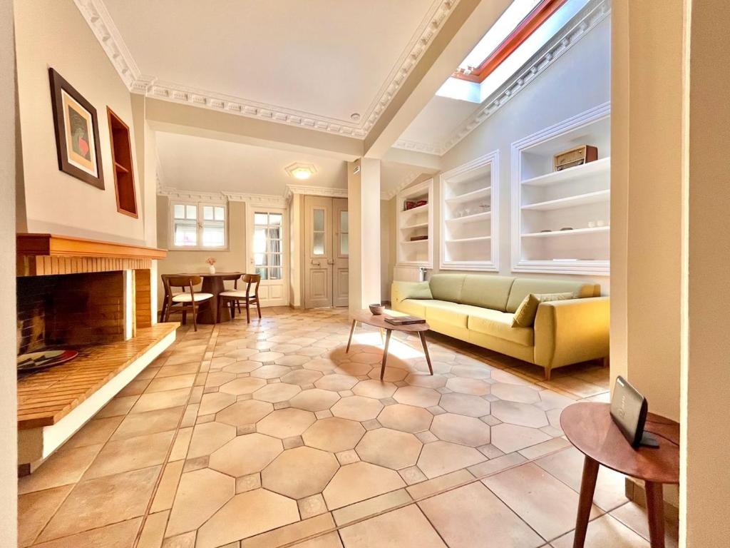 New 2BR Under the Acropolis apartment