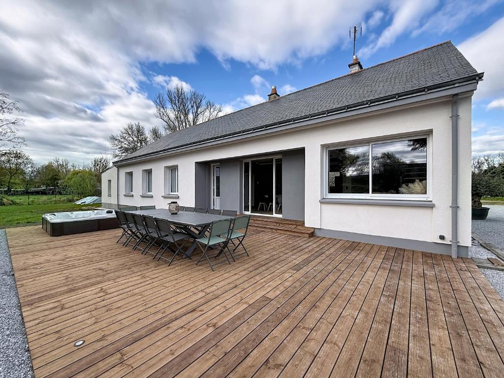Gîte Marie de la Loire - Six-Bedroom House