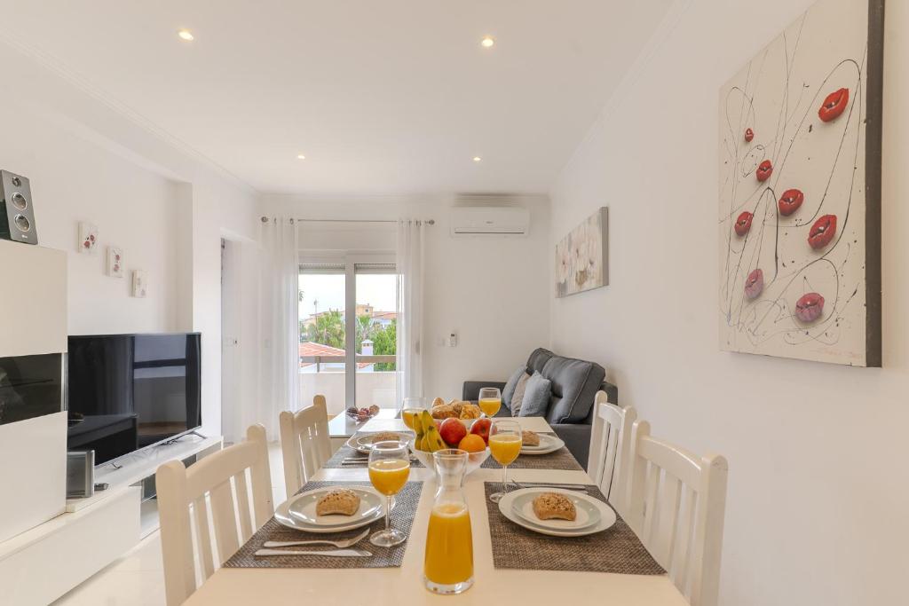 #372 Sunny Balcony Retreat 3 Bedrooms