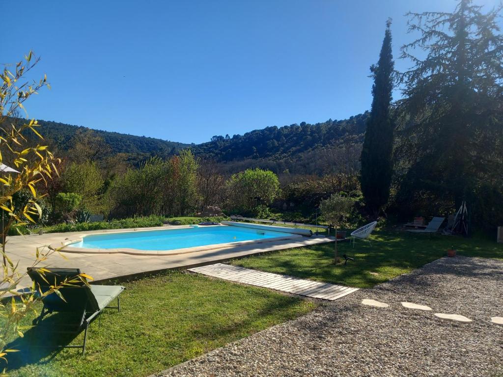 a swimming pool in the yard of a house at Charmante chambre d'hôtes "CARLA" avec piscine, Château de Favas in Bargemon