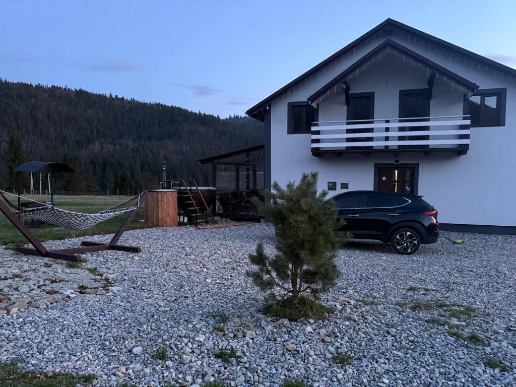 a car parked in front of a house at Лайт Хайс Буковель in Palyanytsya