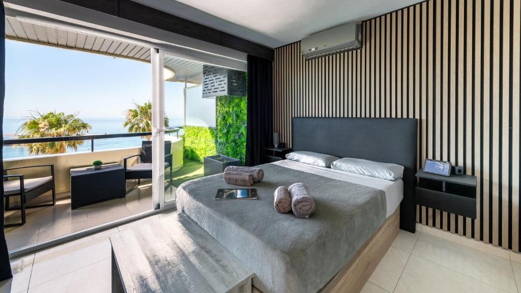 Marbella Beachfront Studio with Stunning Sea Views