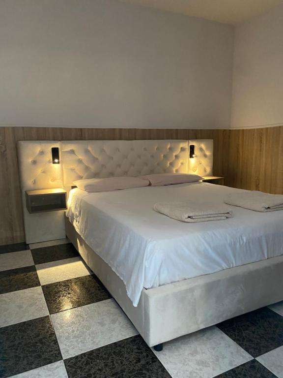 a bedroom with a large white bed with lights at Habitación 3 tercera planta sin ascensor no és piso entero! Compartir Baño y cocina ! in Fuengirola
