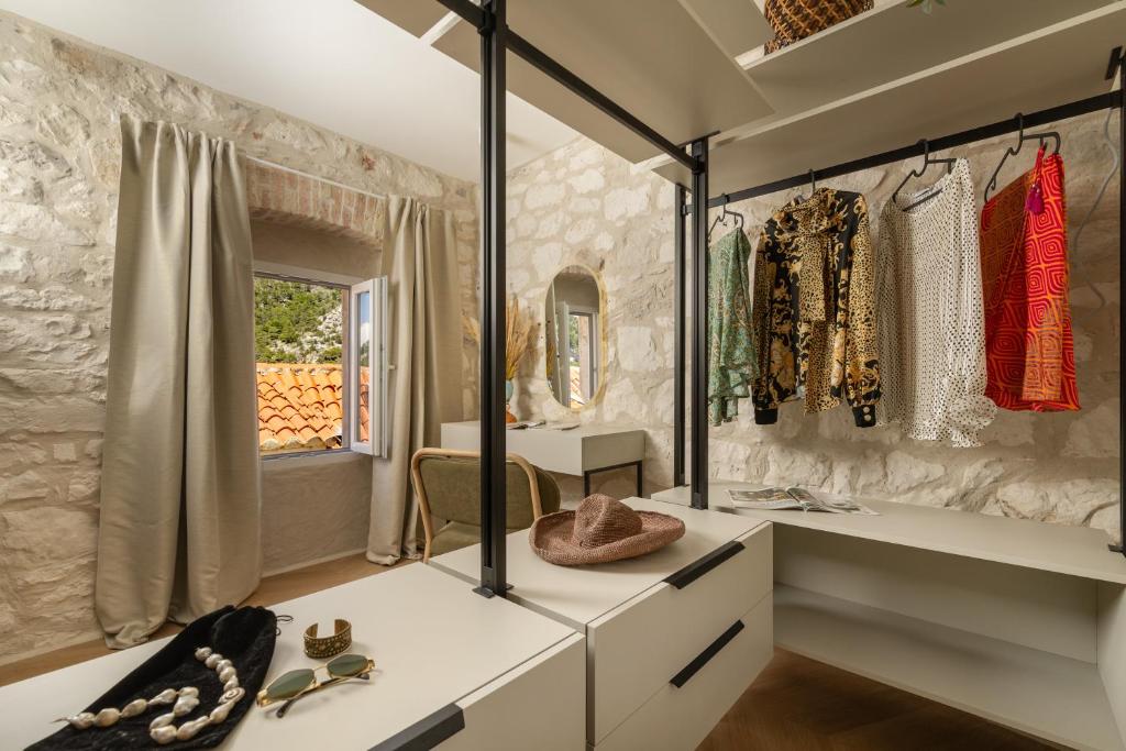 Villa Mayiva Royal Hvar - Exclusive Old Town Residence with Grand Terraces