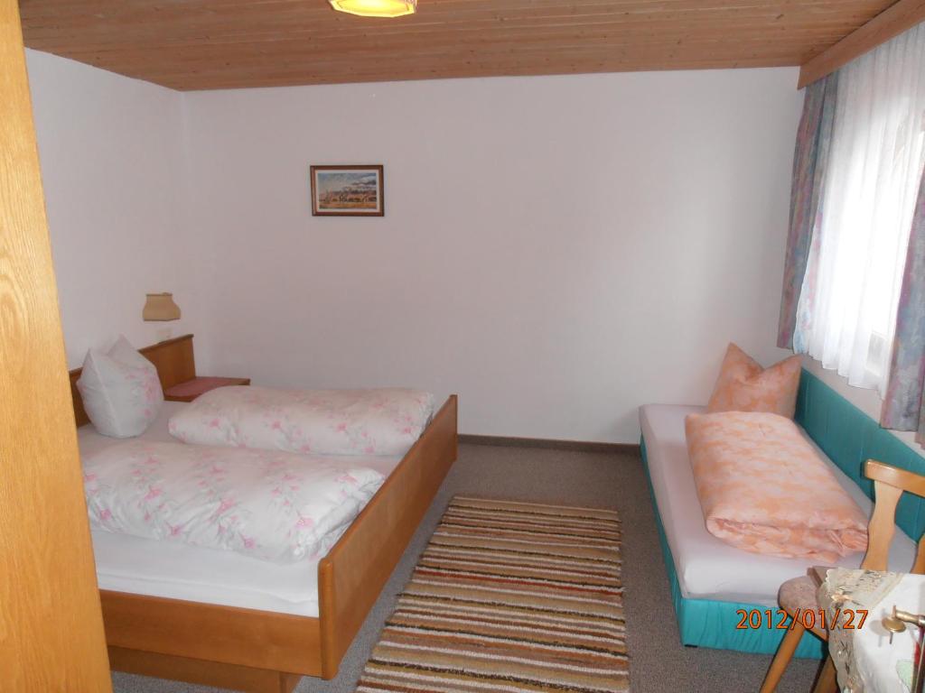 Letto o letti in una camera di Haus Rottensteiner