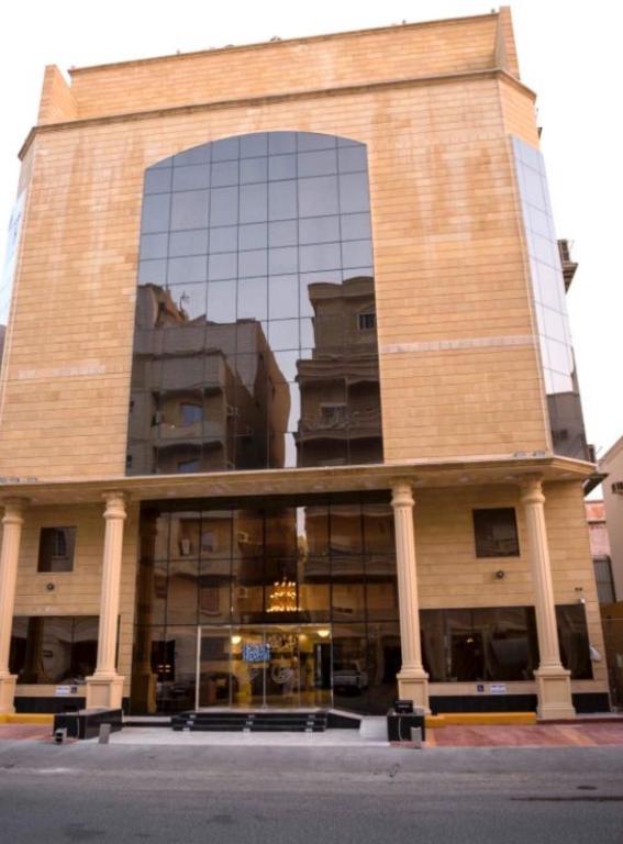 a building with a reflection of a building at رولانا للشقق المخدومة Rolana Serviced Apartments in Jeddah