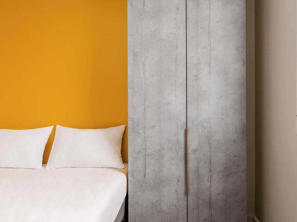 Ibis Budget Nangy Annemasse - Triple Room With One Double Bed And One Extra Bed