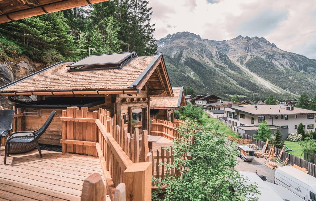 a house with a deck with a view of a mountain at BergNest in Huben