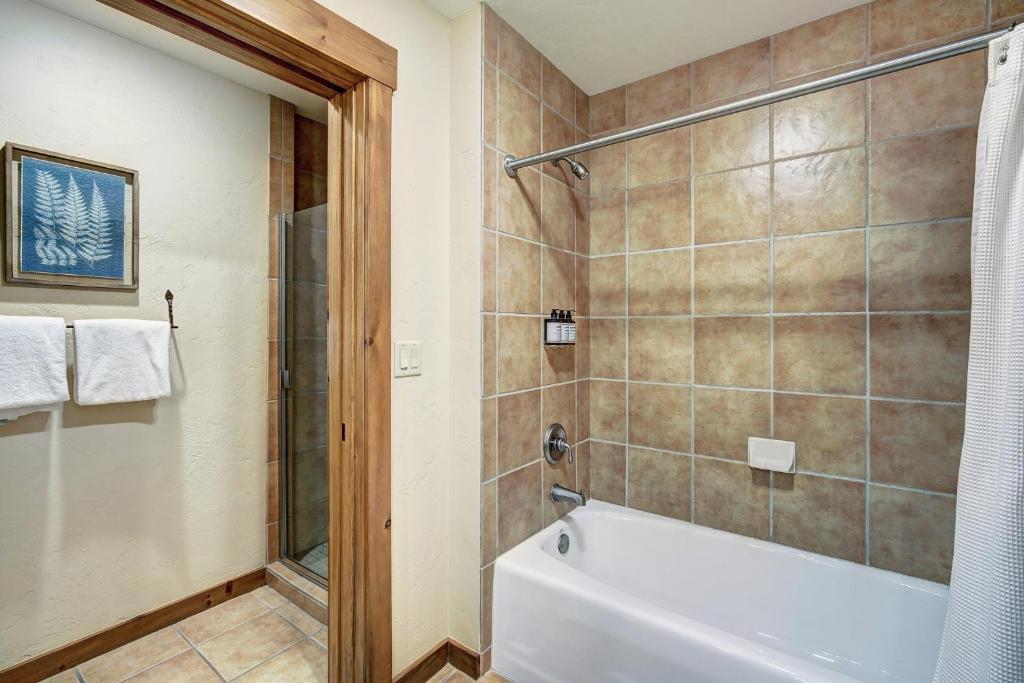 Mountain Thunder Lodge, A Vail Resorts Property photo