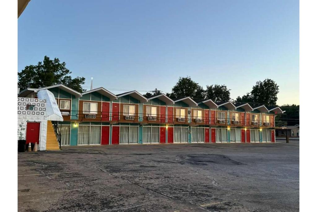 Gray Plaza Motel Benton Rend Lake I-57 - Housity
