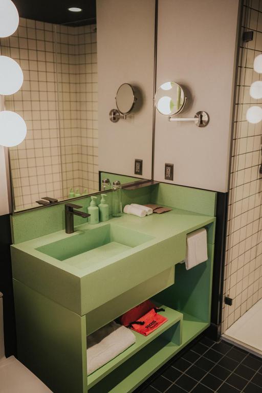 Recess Hotel & Club Savannah photo 3