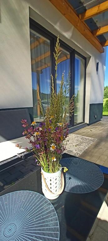a potted plant sitting on top of a table at Pine Peak Holiday House Sosnówka in Sosnówka