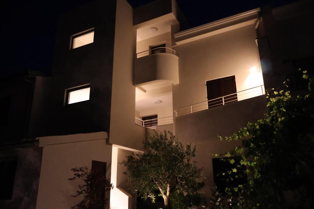 Bianco Deluxe Apartment