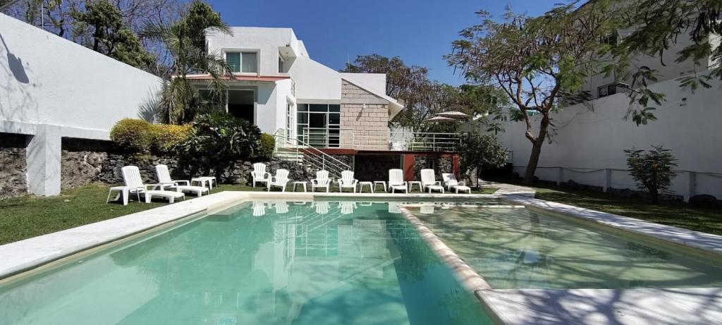 Piscina a Las Fuentes Casa jardín alberca con caldera opcional o a prop