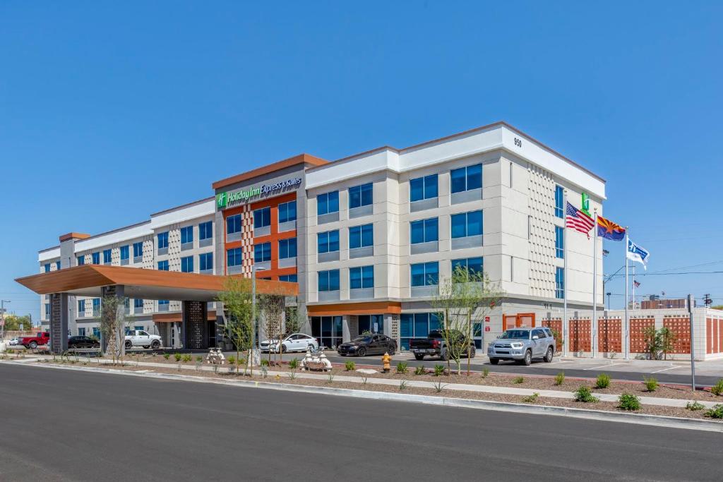 an office building with cars parked in a parking lot at Holiday Inn Express & Suites - Phoenix Dwtn - State Capitol by IHG in Phoenix