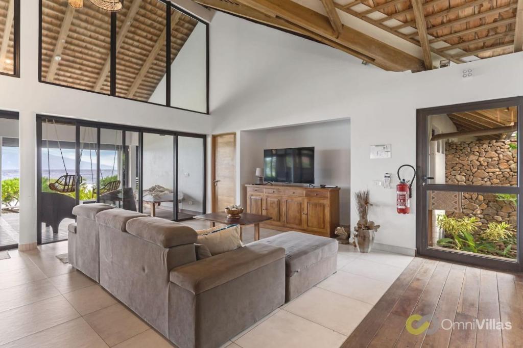 Seaside Haven: Expansive 3BR Villa in Moorea - hébergement à Moorea