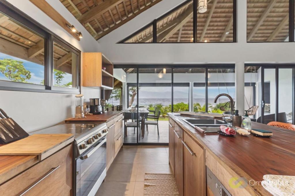 Seaside Paradise: 6BR Beachfront Haven in Moorea - photo 9 - Moorea, Polynésie
