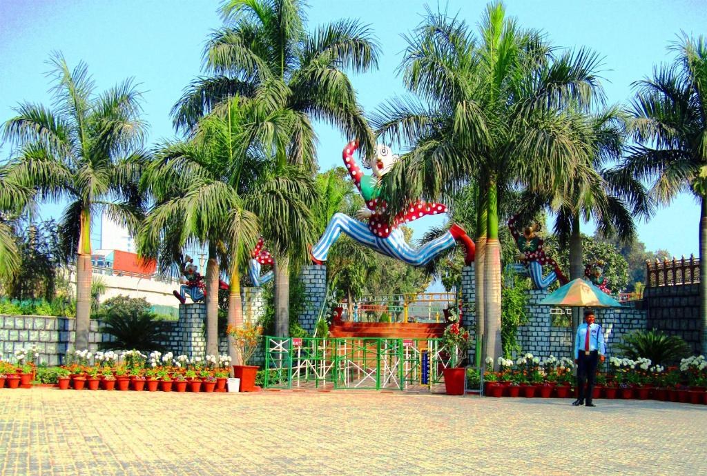 Zahrada ubytování Aapno Ghar Resort & Amusement Park