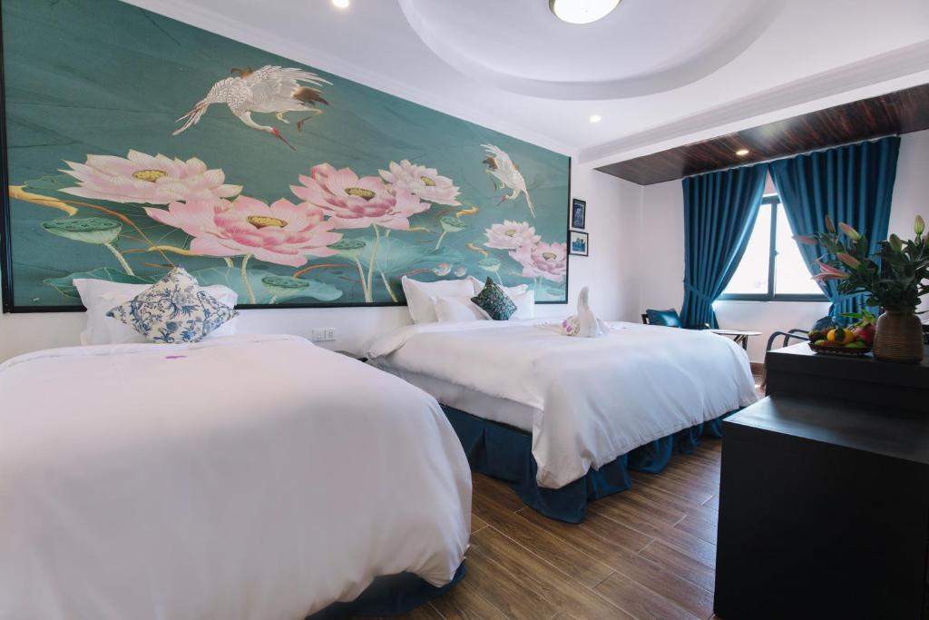 Giường trong phòng chung tại Orchid Hotel