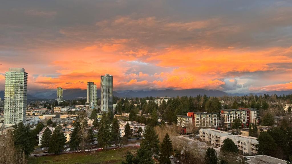 Gallery image of Luxury high rise condo in Surrey