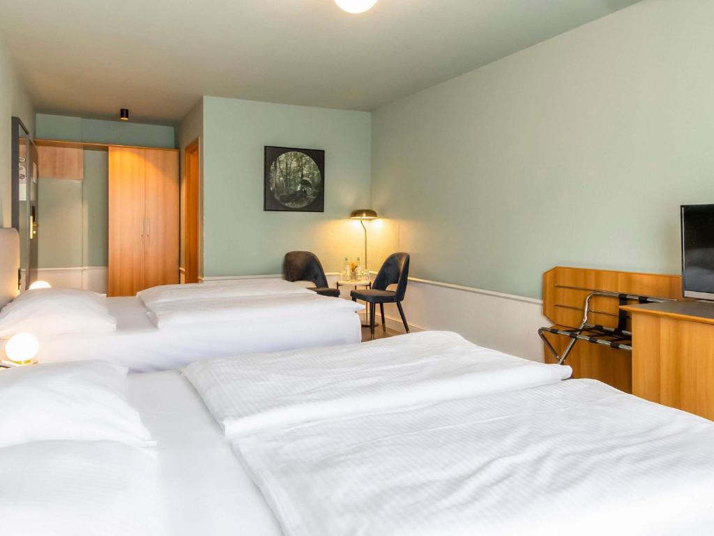 Mercure Hotel Pforzheim - Classic Family Room With Two Queen Beds