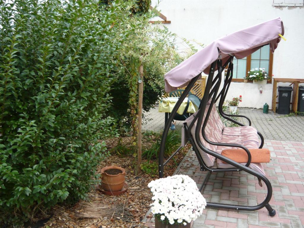 Ogród w obiekcie Apartments - Penzion Lena
