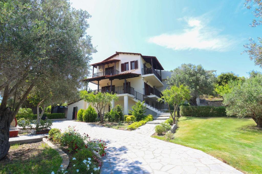 Tree Tree Suites, Large Paradise Gardens, 2 min to Beach