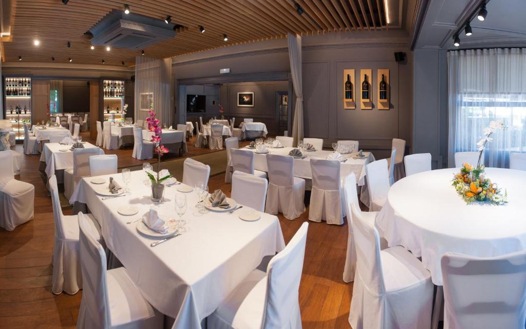 Restaurace v ubytování Hotel Artaza