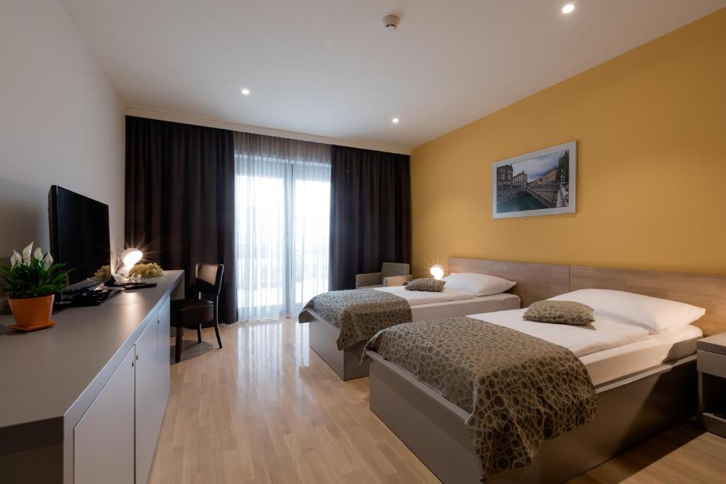 Postel nebo postele na pokoji v ubytování Hotel Florjančkov Hram
