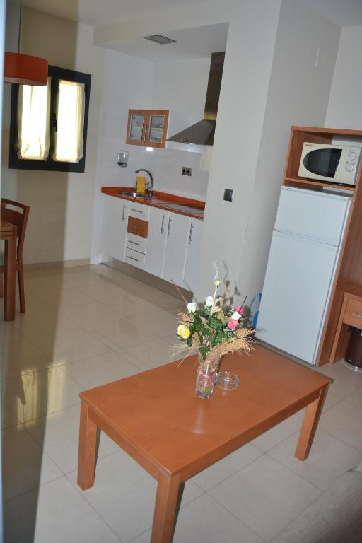 A kitchen or kitchenette at Aparthotel Bahía