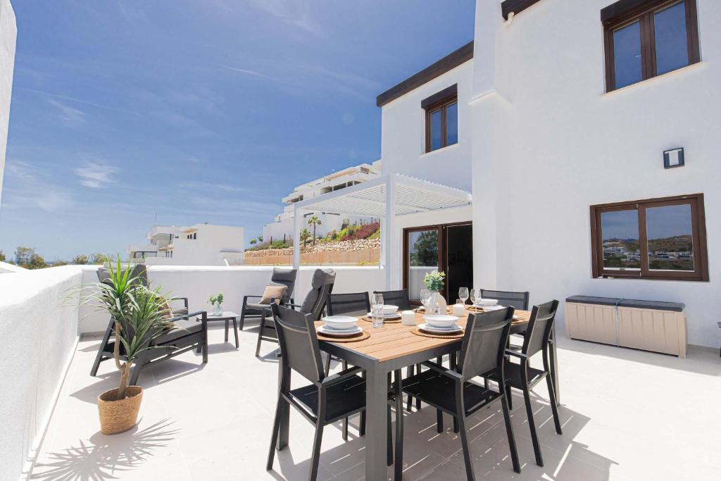 Navigolf 3-Bdr Townhouse with Golf Views and Private Terrace