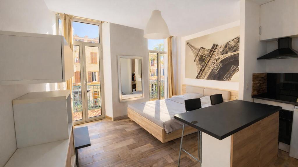 Studio lumineux avec balcon à Hyères