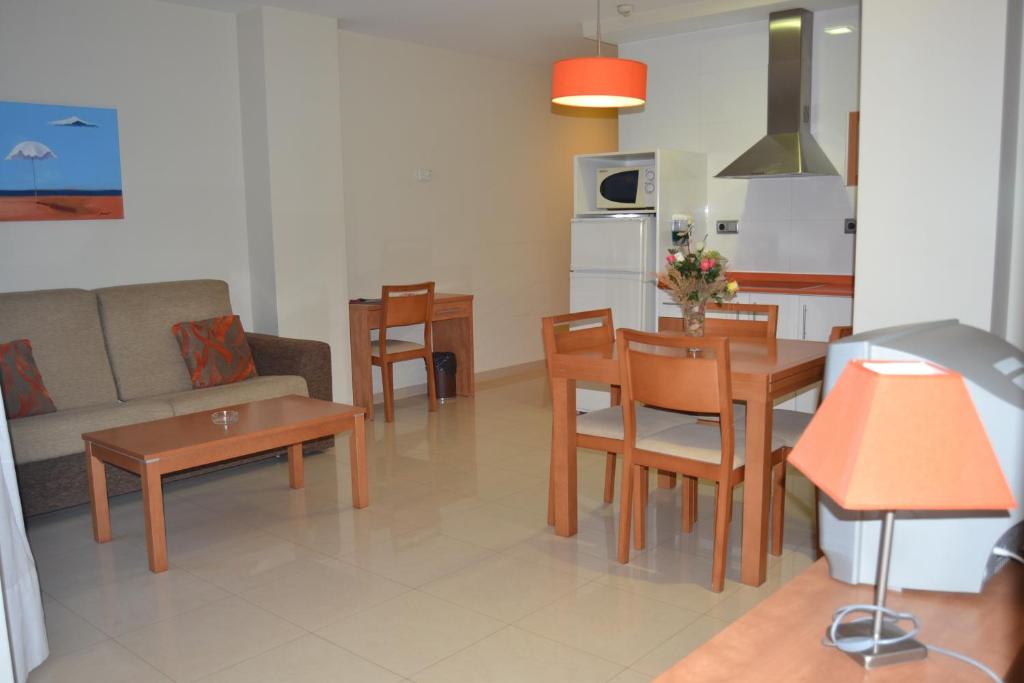 A seating area at Aparthotel Bahía
