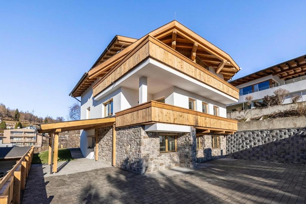 a house with a wooden roof on a building at Appartementhaus Moritz in Reith bei Seefeld