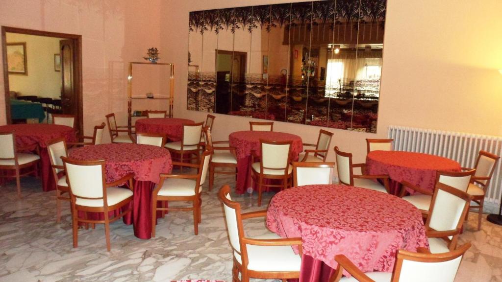 Restaurace v ubytování Hotel Reali