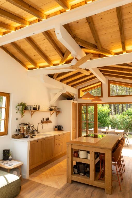 Forest & Ocean House with Guest Suite & Garden - Villa Met 3 Slaapkamers