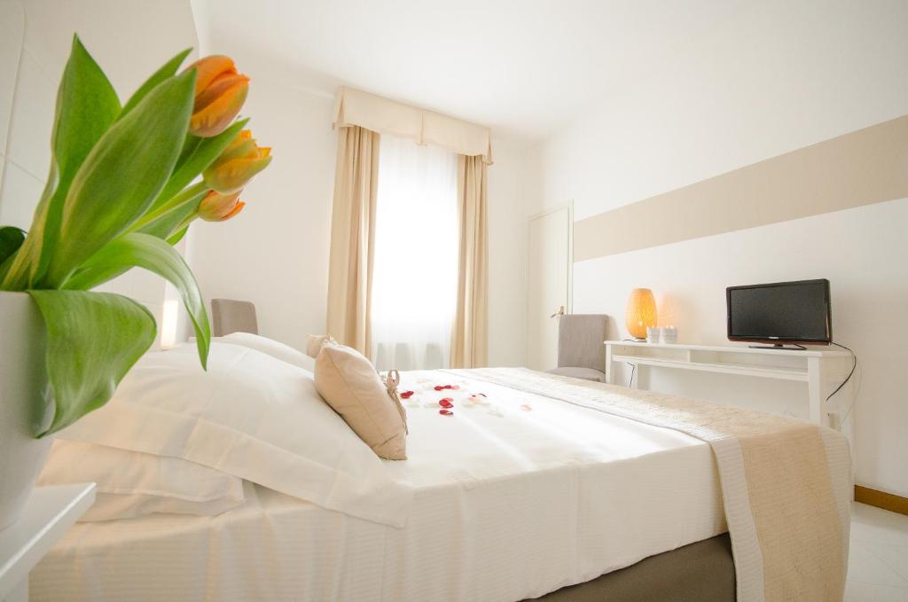 Posteľ alebo postele v izbe v ubytovaní Hotel Al Sole Bardolino