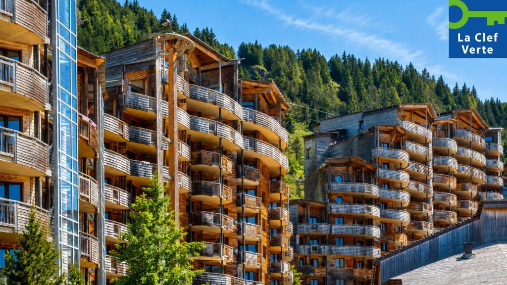 a tall apartment building with balconies at Résidence Pierre & Vacances Atria-Crozats in Avoriaz