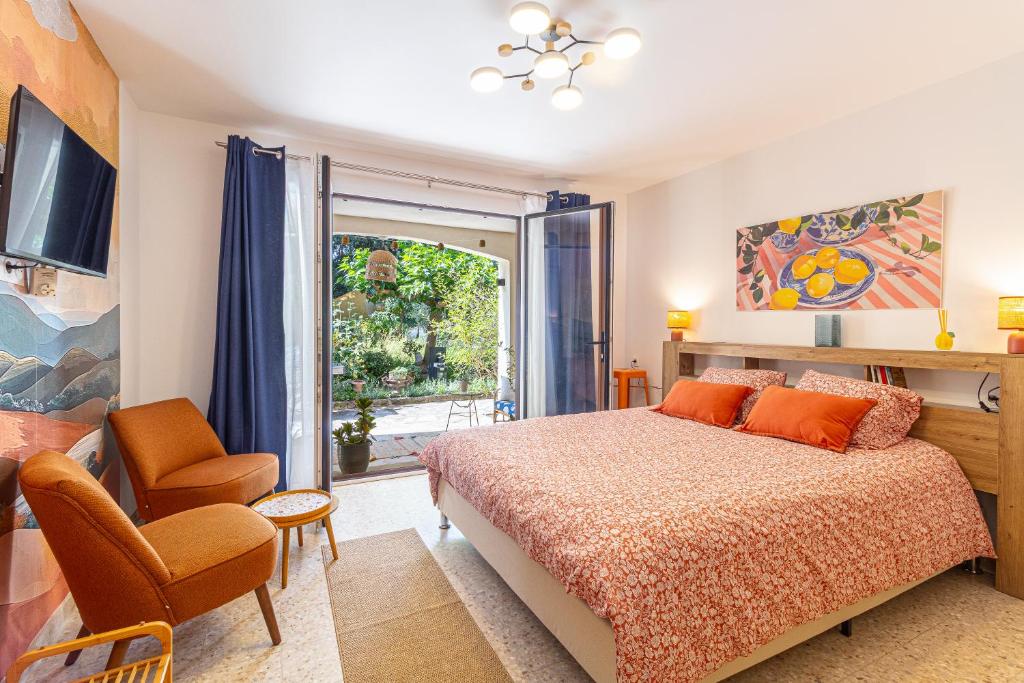 a bedroom with a bed and a chair and a window at Studio La Provençale in Avignon