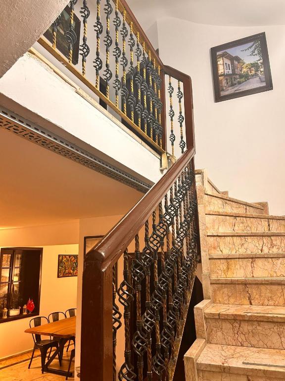 لابی و فضای عمومی White City Pension - تصویر ۵