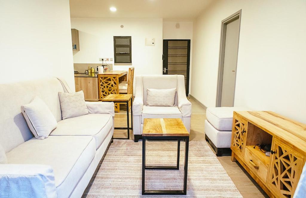 a living room with a couch and two chairs at Apartment in Tilisi in Gatimu