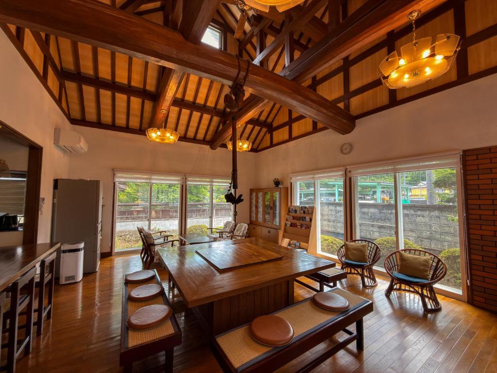 Villa West Hills, Japanese-Style Villa with a Garden, Up to 8 Guests, Parking Free, BBQ Available