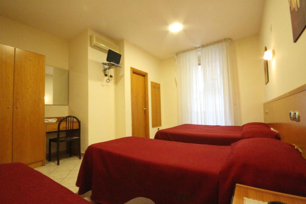 Postel nebo postele na pokoji v ubytování Hotel Zara Napoli