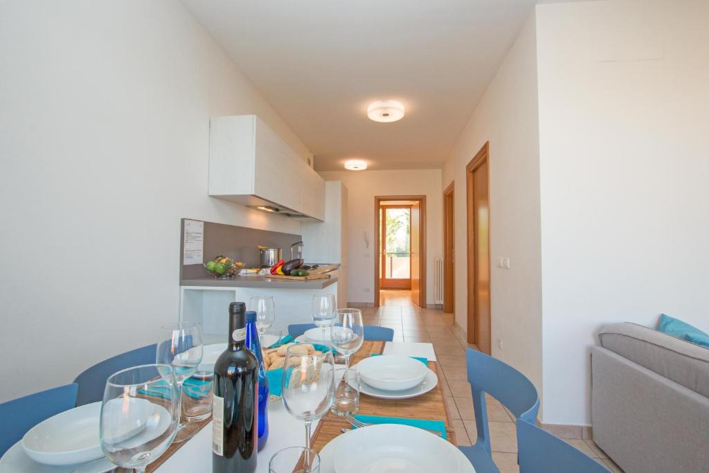Kuchyňa alebo kuchynka v ubytovaní Benacus E4 Apartment by Wonderful Italy