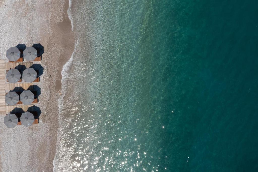 an overhead view of the beach and the ocean at Tyros Boutique Houses Villas in Tyros