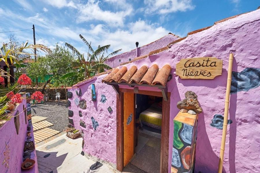 a small pink building with a sign on it at Casitas Manuel in El Paso