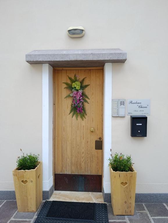 a front door of a building with a wreath on it at Appartamento Marmolada in Pieve di Livinallongo